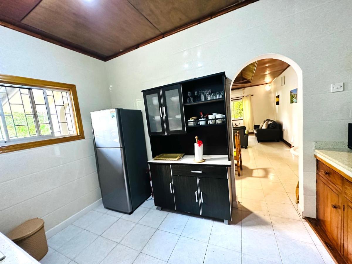 88 Days Self Catering Holidays & Accomodation Baie Lazare  Kültér fotó