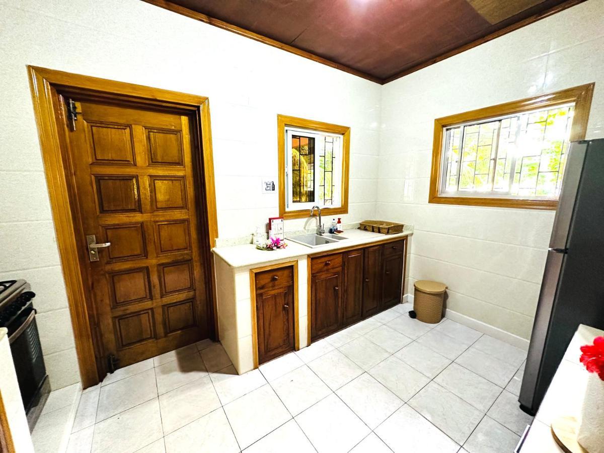 88 Days Self Catering Holidays & Accomodation Baie Lazare  Kültér fotó